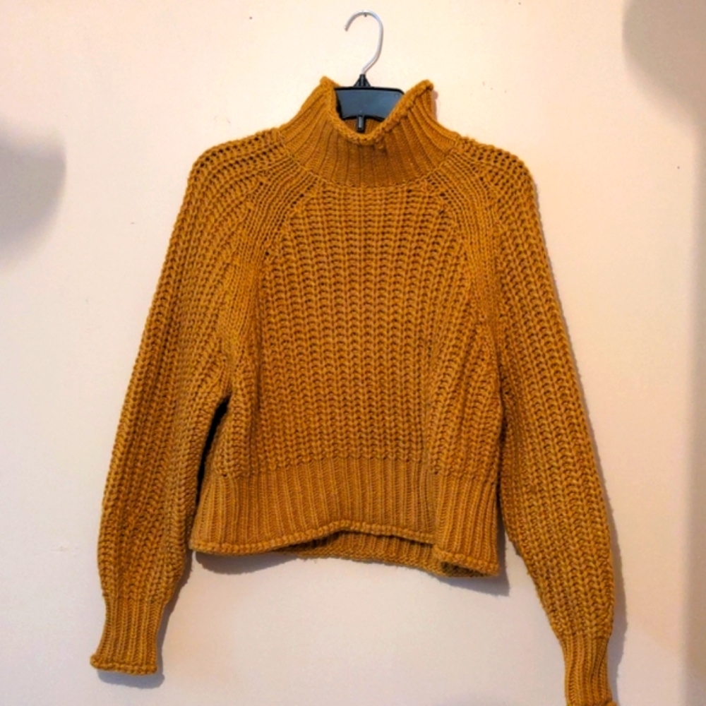 H and M chunky cropped mustard yellow sweater